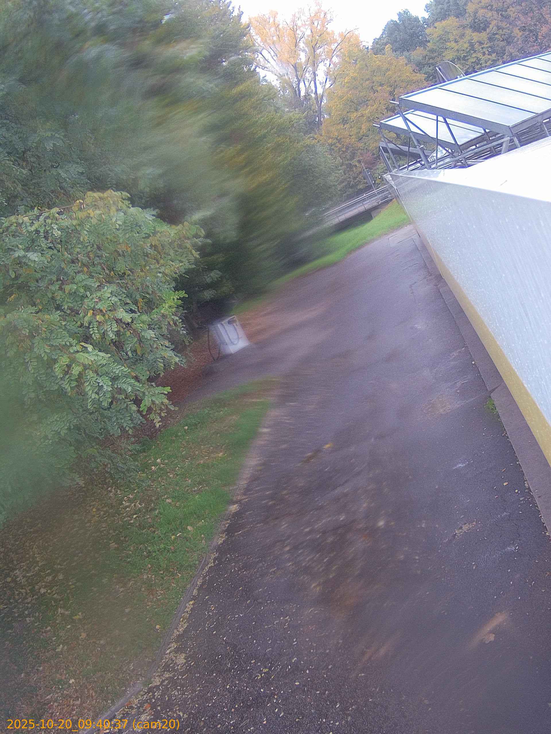 20251020094037