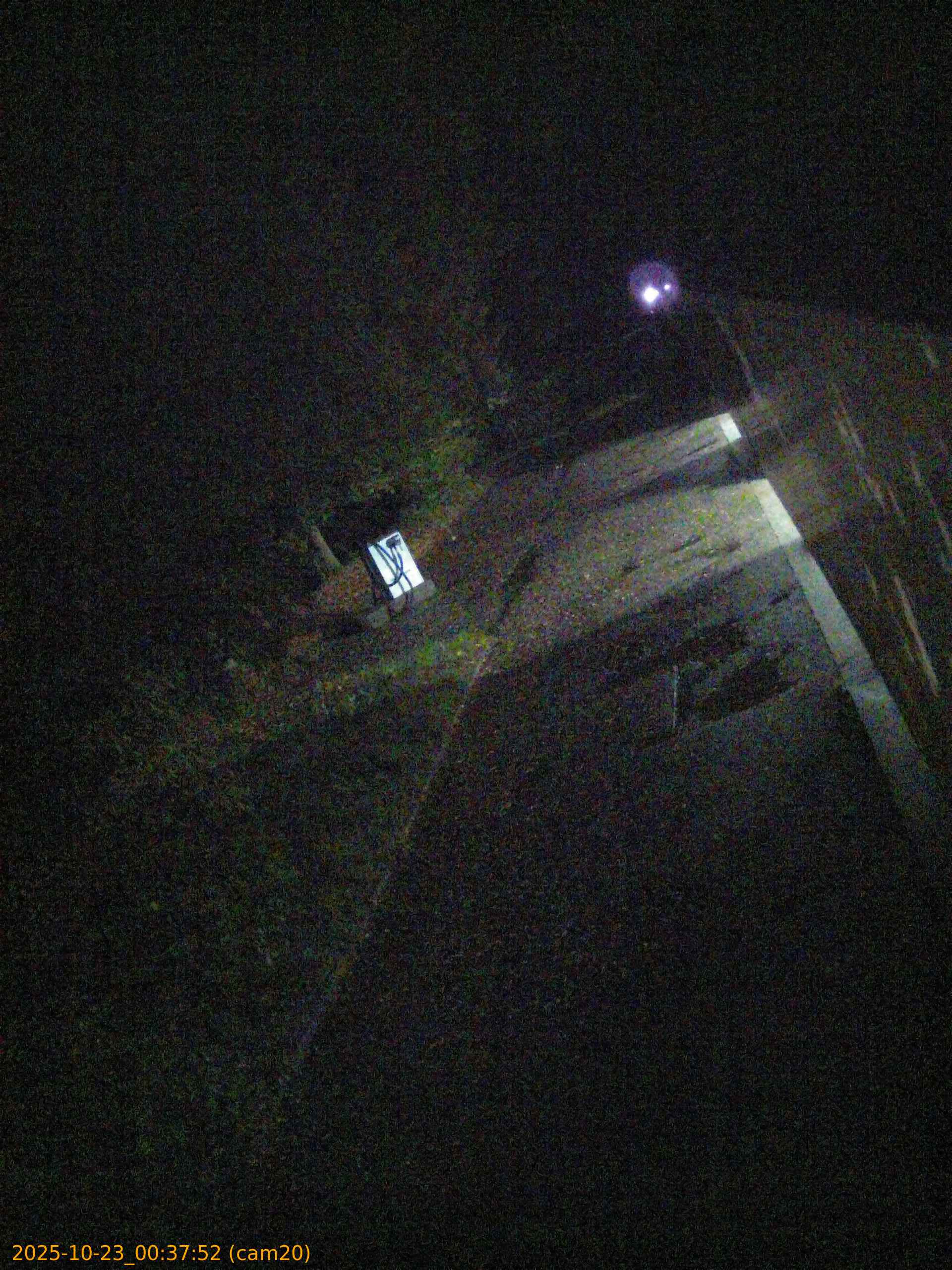 20251023003752