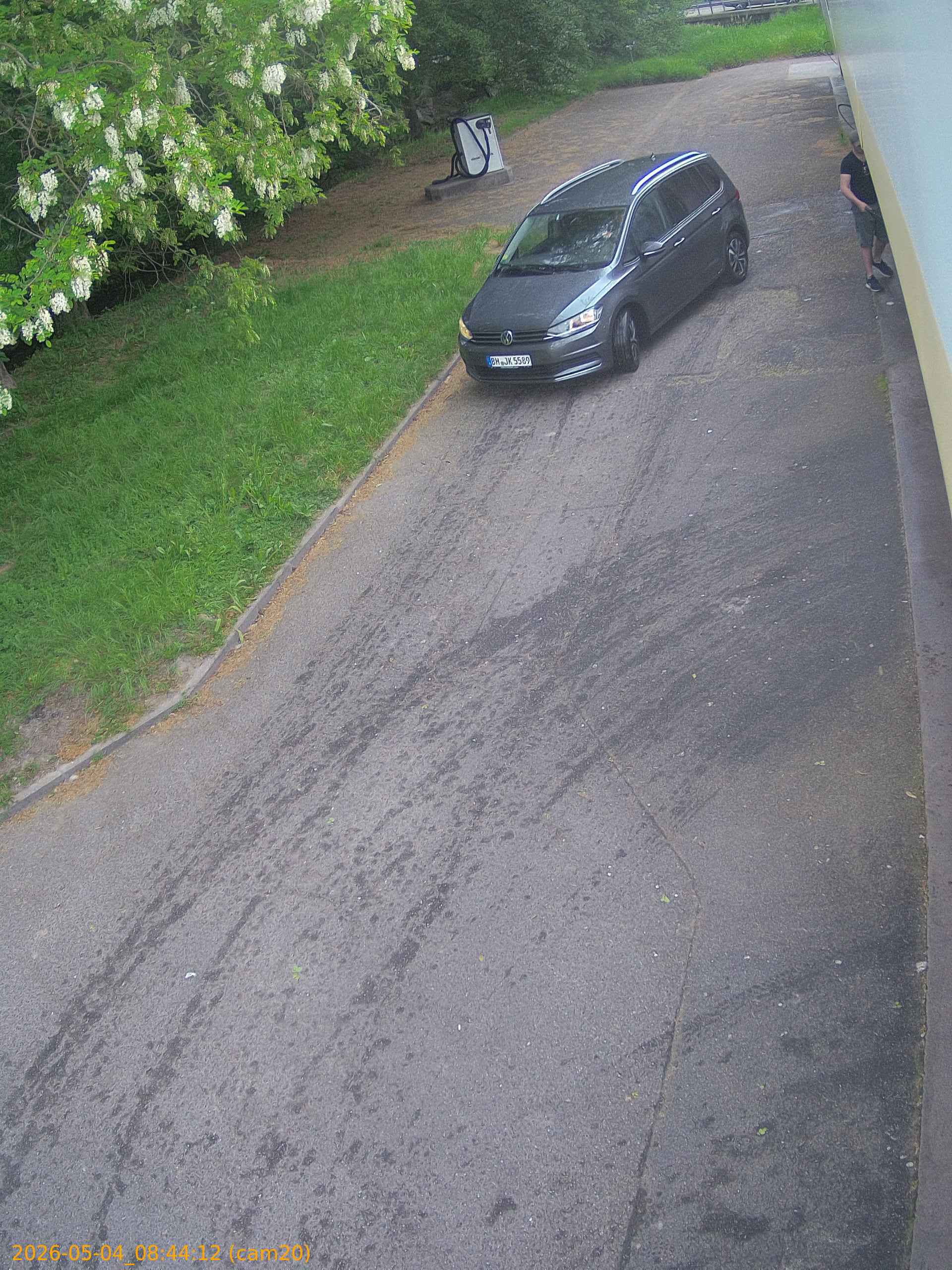 20260504084412